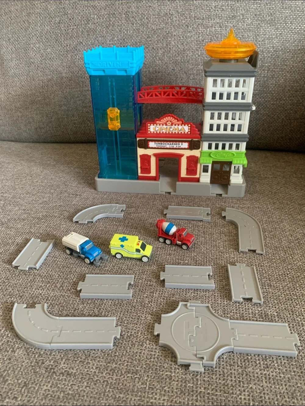 Driven Battat Pocket Series City Center Cinema Cafe Garage Playset & Accessories